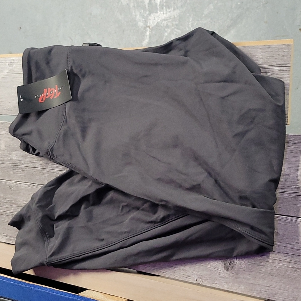 NWT Gray leggings with pockets and cuffs